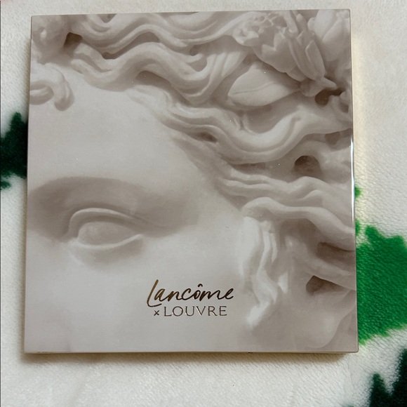 Lancome Louvre Eyeshadow Palette - Green, Pink, Gold - Picture 4 of 5